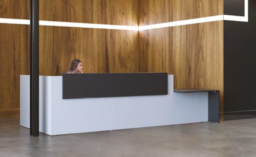 Banque d'accueil Fiftyfull - Mise en situation