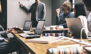 Image réunion de digitalisation PME